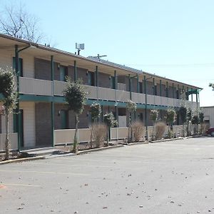 Oak Hill Inn And Suites